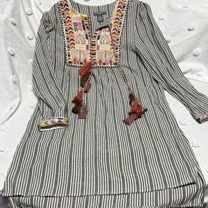 Chelsea & Theodore Striped black & white Aztec embroidered dress size LARGE